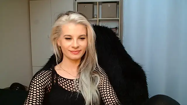 KristineGlow webcam