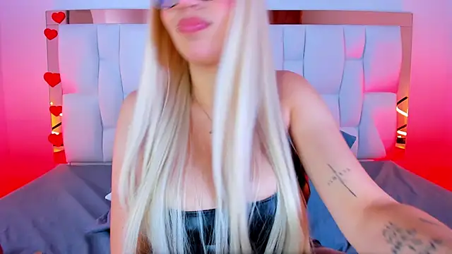 CamilleJuicy_ live cam on StripChat