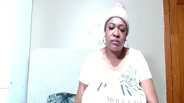 BUSTYQUEEN56_ webcam