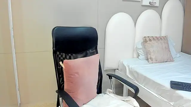 YaraShinne webcam