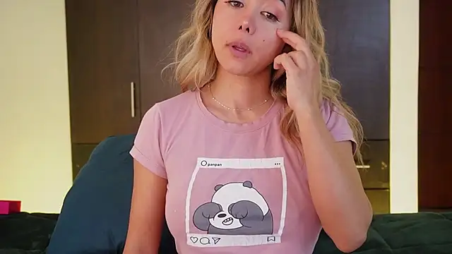 Your_Amazonian_Kam webcam