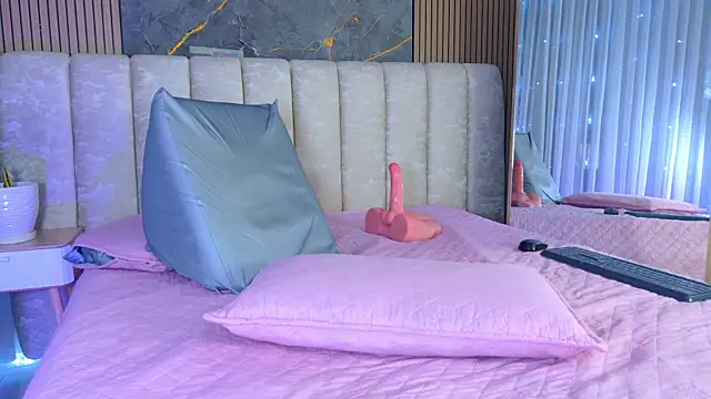 mia_scot webcam