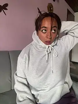 Im_Luuu webcam
