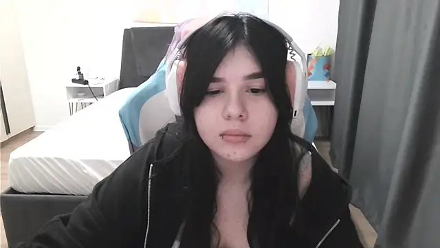 LunarMia webcam