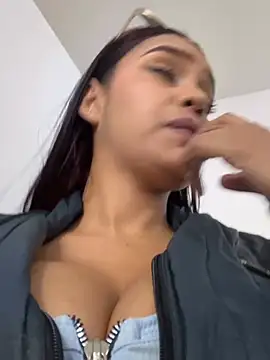 Sara-77 webcam