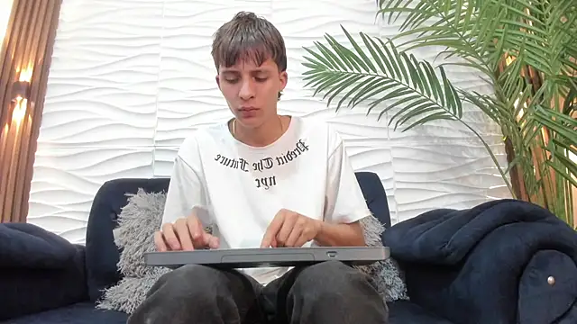 pavo_tv (M twink) - Show cum