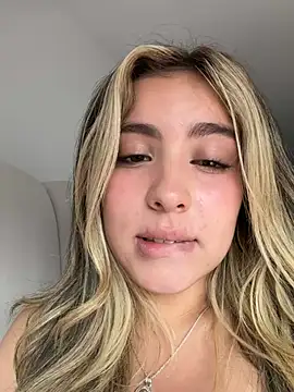 Cloee_Rainbow1 webcam