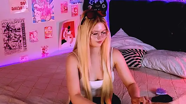 LunariaFox webcam
