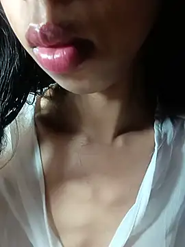 priyasexy1100 webcam