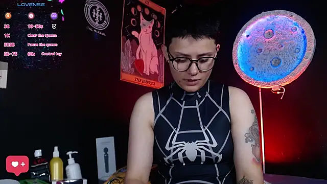 girl_intense444 webcam