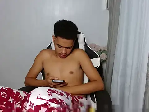 curlyasian_njxx live cam on StripChat
