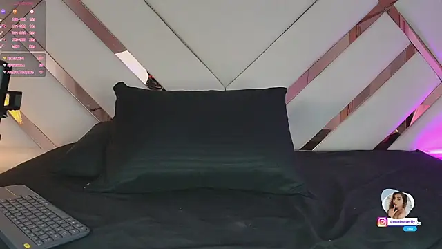 Noa_butterfly_ live cam on StripChat