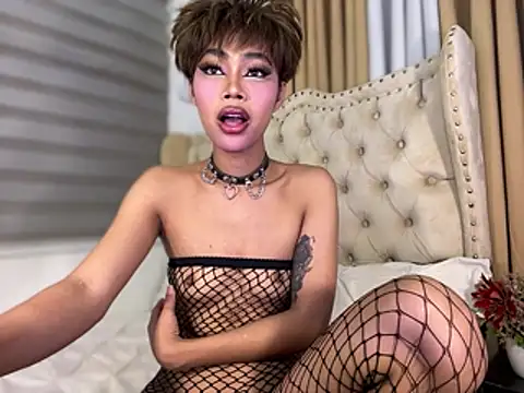 Innocent_yanixx69 live cam on StripChat