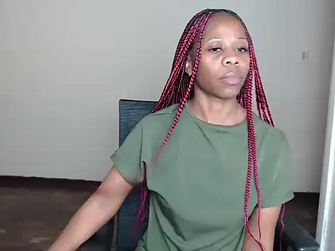 QUEENMANDYY webcam
