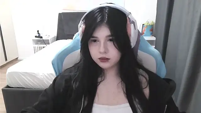 LunarMia live cam on StripChat