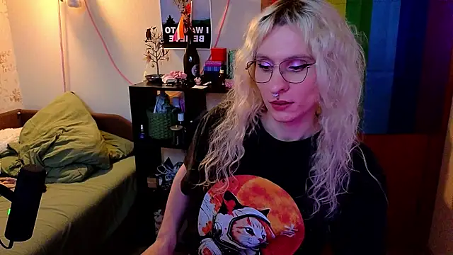 Lori_Myaf webcam