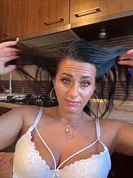 Hotmomcheckk_ webcam