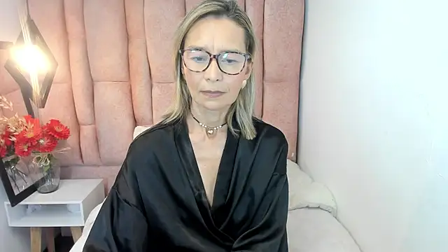 Issa_Milf__ webcam