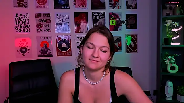 chloe_ley webcam