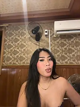 hugecock_tamira webcam