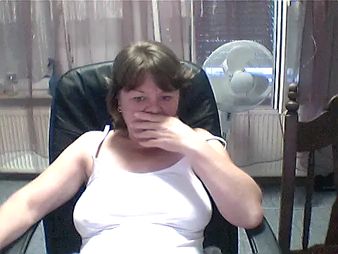 MoonLady40 webcam