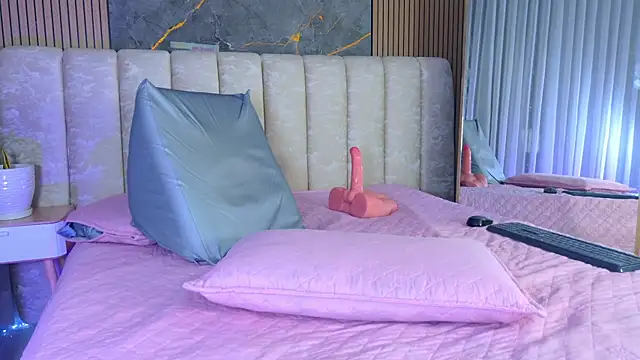 mia_scot live cam on StripChat