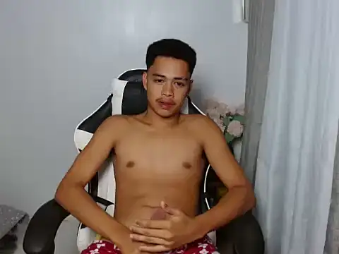 curlyasian_njxx live cam on StripChat