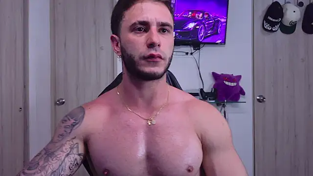 Latino_stud4u live cam on StripChat