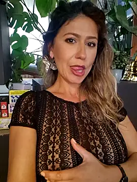 CelynaRoss Live Webcam on Stripchat