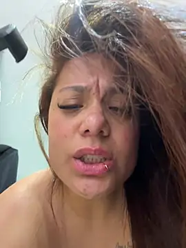 Pretty__Milf webcam