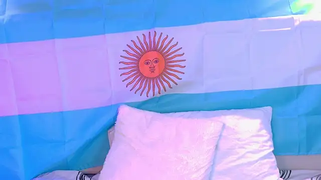 NaomiKlarc webcam