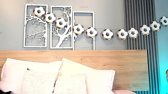 Elise-Leyton live cam on StripChat