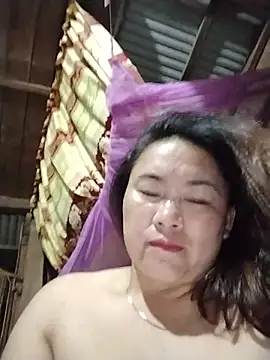 Lily_Trinh live cam on StripChat