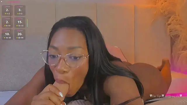 aprilebony_ webcam