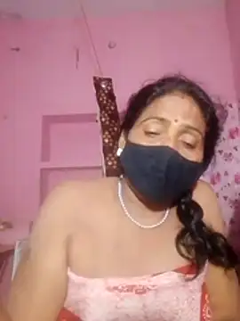 YAMUNA_033 live cam on StripChat
