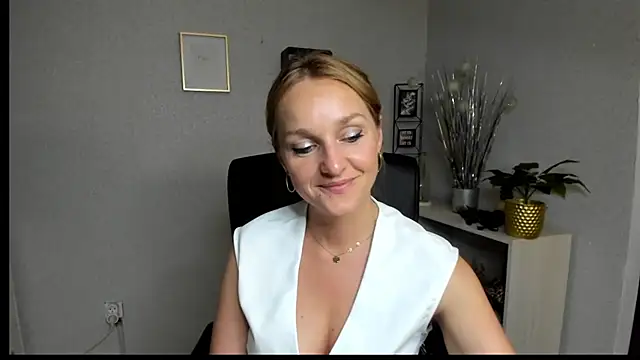 AliciaDesire webcam
