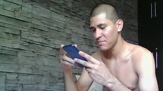 Sexylatin64 live cam on StripChat