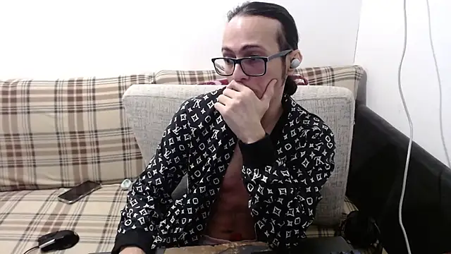 cholitohermoso live cam on StripChat