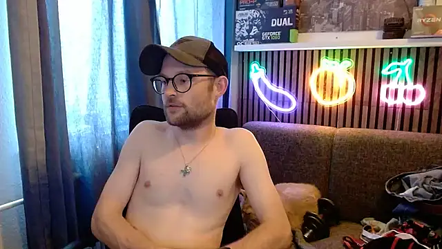 YourNaughtyLukas webcam