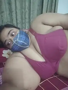 momo_loves webcam