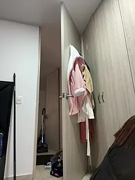 Pretty__Milf webcam