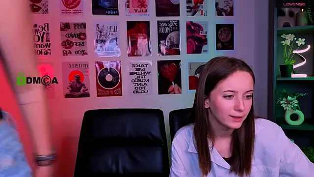 chloe_ley webcam