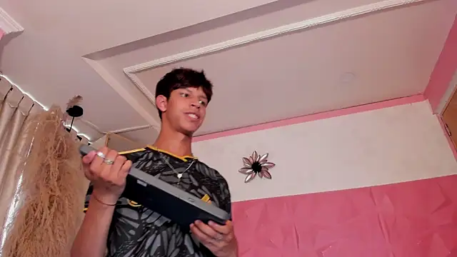 Ethan_qop webcam