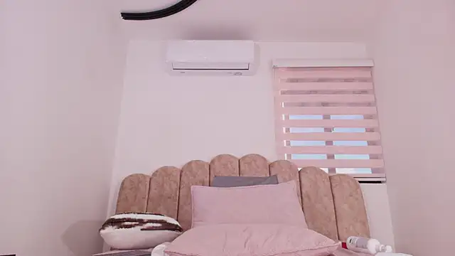 Malaia_thompson_ live cam on StripChat