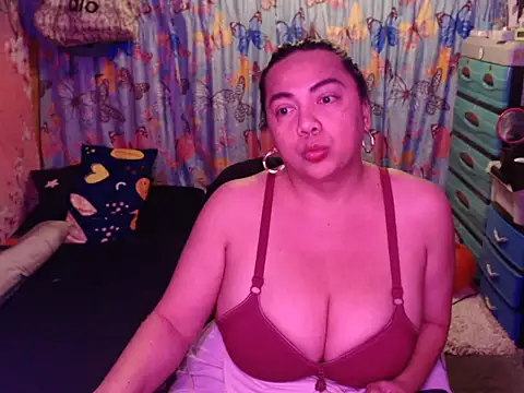 TsMiia_Curve live cam on StripChat
