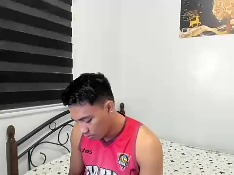 urfucker_vinz live cam on StripChat
