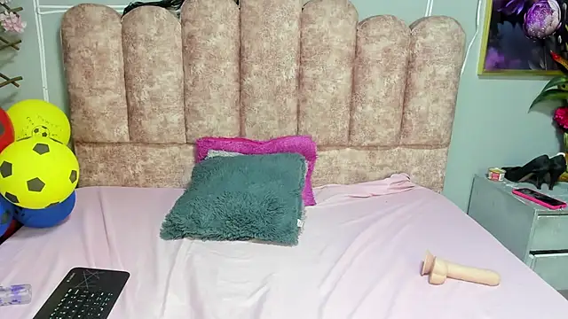 SexyNurseMia webcam