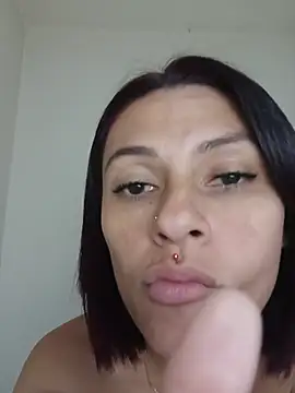 Sweetpandora111 live cam on StripChat