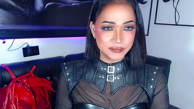 QueenOfHypnisist live cam on StripChat