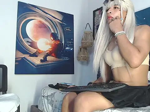 Hotchantal1 live cam on StripChat